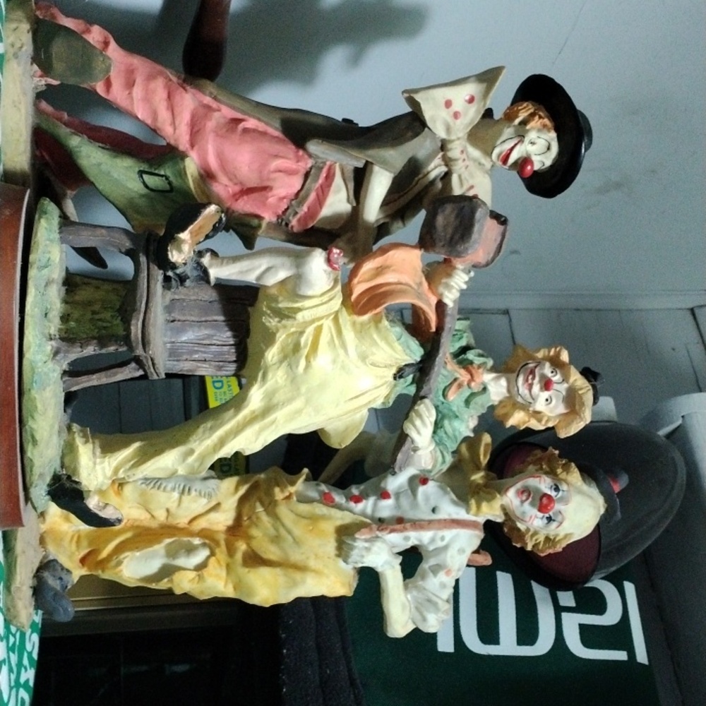 Clown statue decor 13in